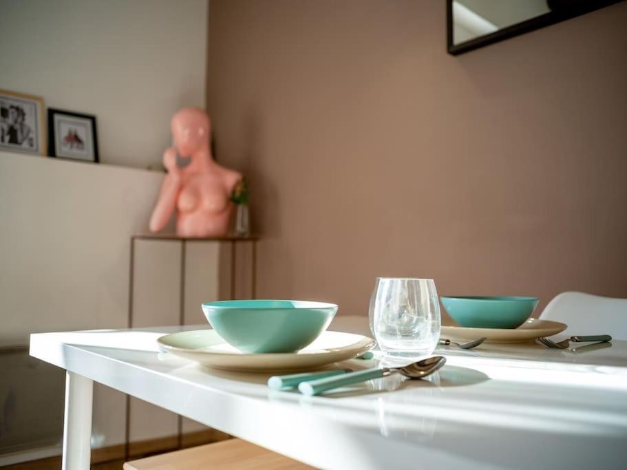 Appartement Tout Equipe 4 Couchages Avec Terrasse Et Parking Venelles Eksteriør billede